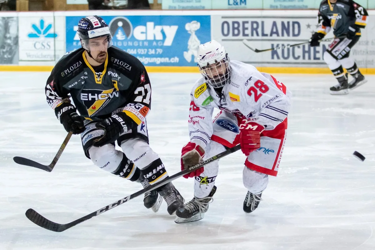 Die Rolle bleibt: Der EHC Wetzikon (Nicolas Marzan, links) steigt als Favorit in die neue Erstliga-Saison.
