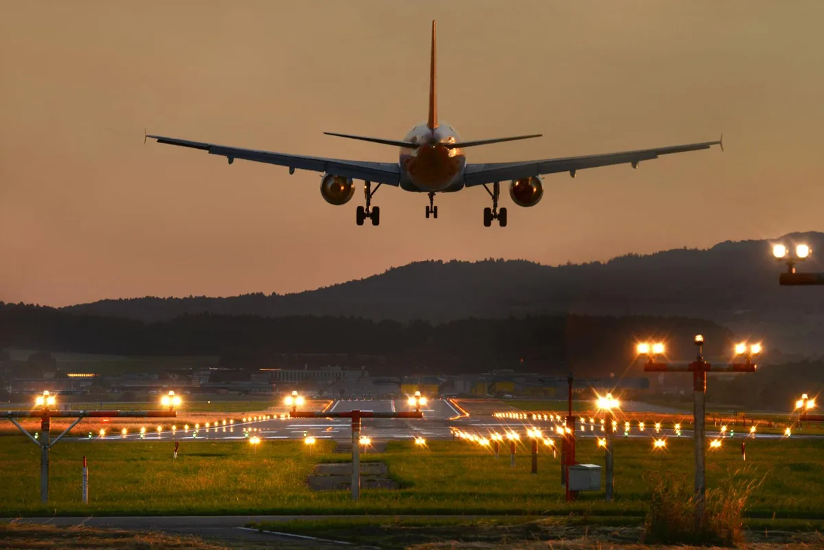 apron_and_mood3676a_preview_0 Der Flughafen plant ab 22 Uhr vier zusätzliche Start-Slots. Diese sollen schrittweise eingeführt werden.