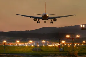 apron_and_mood3676a_preview_0 Der Flughafen plant ab 22 Uhr vier zusätzliche Start-Slots. Diese sollen schrittweise eingeführt werden.