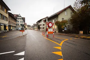 pfaeffikon_28102019_seestrasse_sbo_22_preview Die Sperrung im Pfäffiker Zentrum wird bald aufgehoben – wenn auch nur in eine Richtung. , Die Pflästerung der Seestrasse inklusive Sanierung der Hoch-/Kempttalstrasse ist fertiggestellt. , Die Bauarbeiten an der Seestrasse sind mittlerweile abgeschlossen.