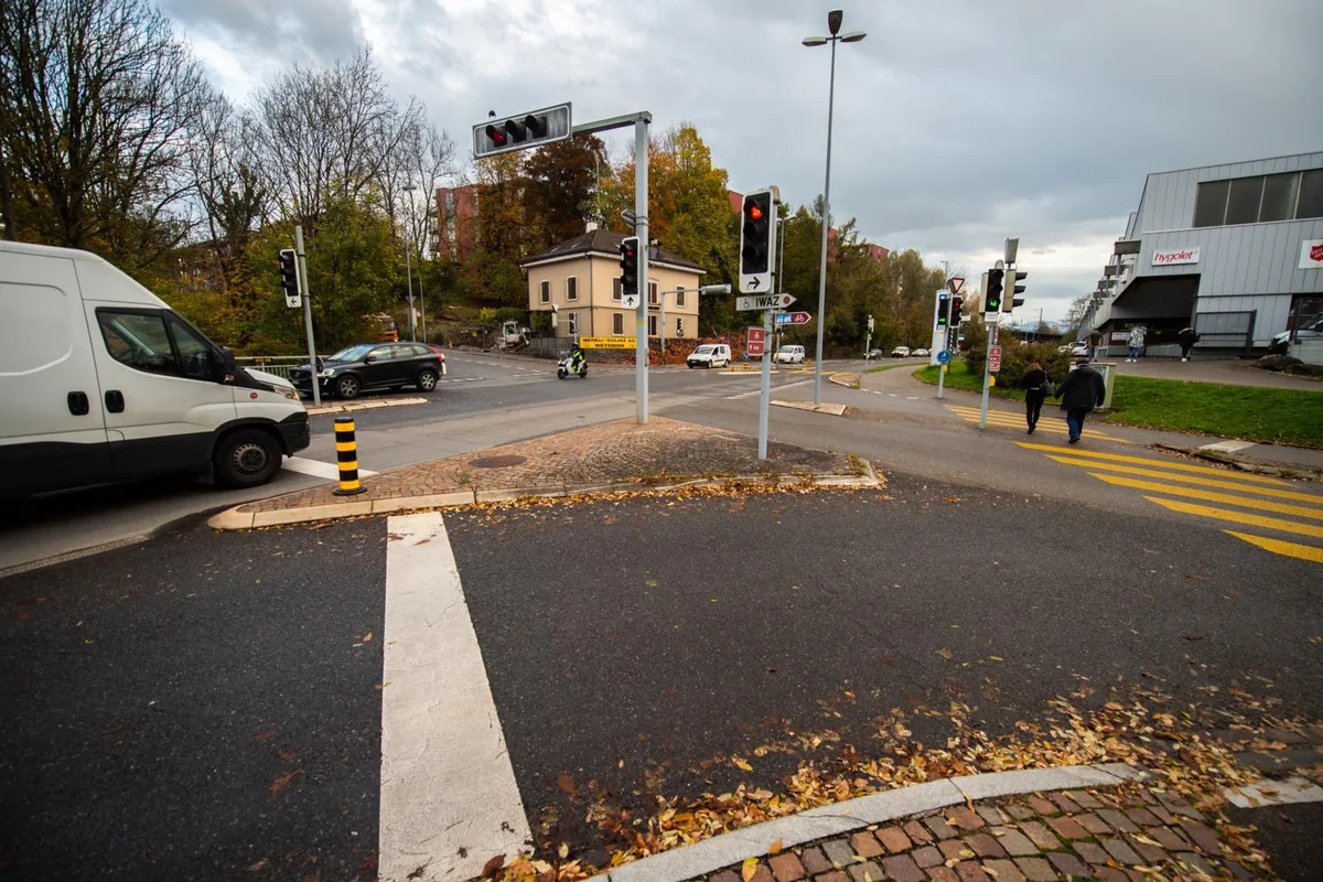wetzikon_05112019_weststrassezuercherstrasse_sbo_3_preview_0 Die Sanierung der Züricher- und der Weststrasse führt zu Änderungen für den Verkehr., Davon betroffen ist auch das Heilsarmee Brocki., Ab Februar 2020 wird das Linksabbiegen in die Bertschikerstrasse nicht mehr möglich sein.