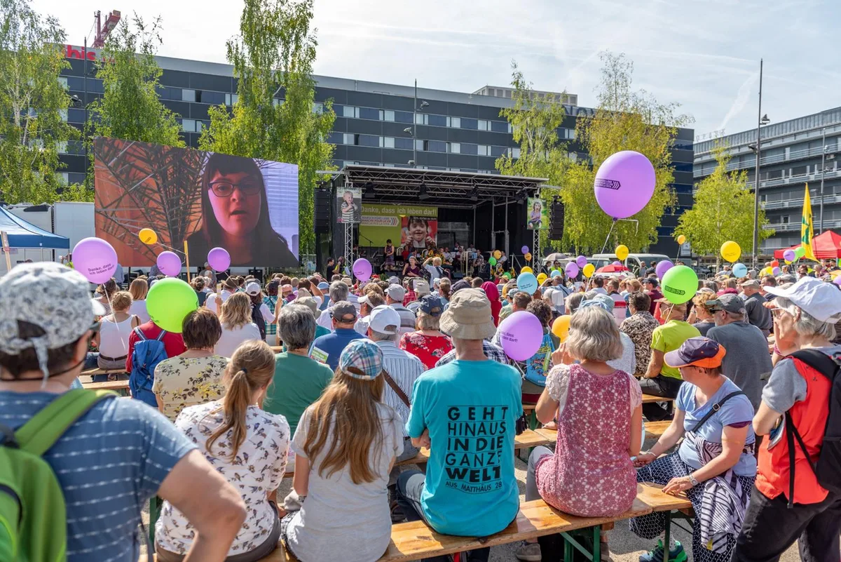 zuerich_marsch_f%c3%bcers_laebe_erich_vontobel_facebook_1_preview Obwohl sich der Züricher Stadtrat gegen den «Marsch fürs Läbe» ausgesprochen hatte..., ... fand der Demonstrationszug am 14. September in Zürich statt., Die Veranstalter wollen damit ein Zeichen gegen Abtreibung setzen.