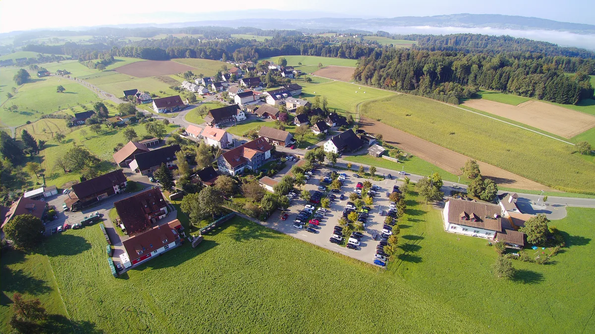 25092016_phaserotjuckerfarm_dku_7_preview Die Verkehrspläne des Gemeinderats sollen wieder Ordnung ins Dorfzentrum bringen.