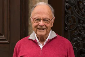 christoph%20zollinger%202_preview Christoph Zollinger, der Autor des neusten Zollinger-Buches., Jakob «Kobi» Zollinger war im Zürcher Oberland über Jahrzehnte als Lehrer und Forscher tätig., Im Oktober 2019 gab es im Gossauer Dürstelerhaus eine Ausstellung über Jakob Zollinger «Vom Flarzbueb zum Ehrendoktor». , Der bekannte Heimatkundler Jakob Zollinger vor seinem Haus in Herschmettlen. Er starb am 27. März 2010., Das Egli-Haus in Lutikon war lange unter dem Namen der früheren Besitzer - Zolliker - bekannt., Im Haus am Lützelsee wohnte auch der Doppelmörder Johannes Zolliker, der 1815 hingerichtet wurde.