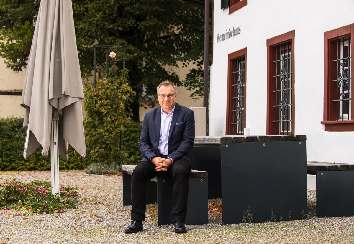 fehraltorf_24102018_tonimuff_sbo_1_preview Fehraltorfs Gemeindepräsident Anton Muff erlebte in der Corona-Krise, wie schön es in der Region ist., Statt Reden gab es an der Bundesfeier 2020 in Fehraltorf ein grosses Feuerwerk., Zahlreiche Fehraltorfer genossen das Himmels-Spektakel am 1. August.