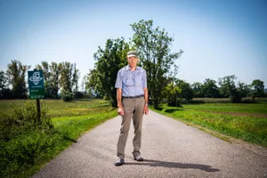 auslikon_30082019_petitionstrandbadstrasse_sbo_1_preview Bernhard Huber setzte sich mit seiner Petition für eine Verkehrsberuhigung und die Bewirtschaftung der Ausliker Parkplätze ein.