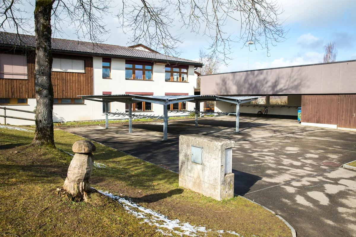 In der Schule Hittnau wird es bald mehr Klassenassistenzen geben. , Sowohl der Steuerfuss der politischen Gemeinde bei 48 Prozent, wird auch jener der Schulgemeinde bei 68 Prozent belassen.