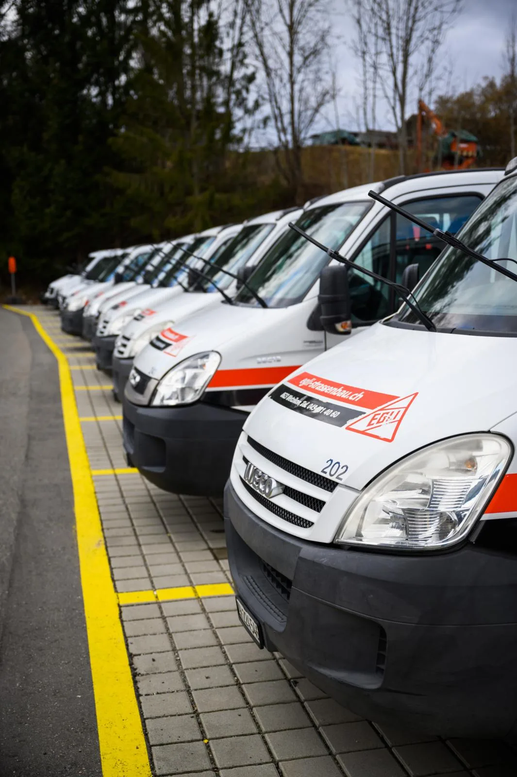 russikon_170120_egli_fsm_008_preview Vor einem Jahr zog Egli Strassenbau von Wetzikon nach Russikon. Jetzt meldet die Firma Konkurs an., Die Arbeiten wurden per sofort eingestellt. Eine der betroffenen Baustellen befindet sich in Volketswil., Wie es dort weitergeht, werde gemäss dem Verantwortlichen nächste Woche besprochen.