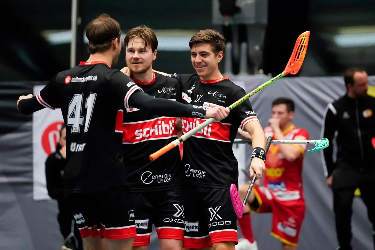 Die Ustermer wollen in dieser Saison mehr Tore bejubeln., Trainer Simon Meier glaubt, dass sein Team auch gegen starke Gegner punkten kann.