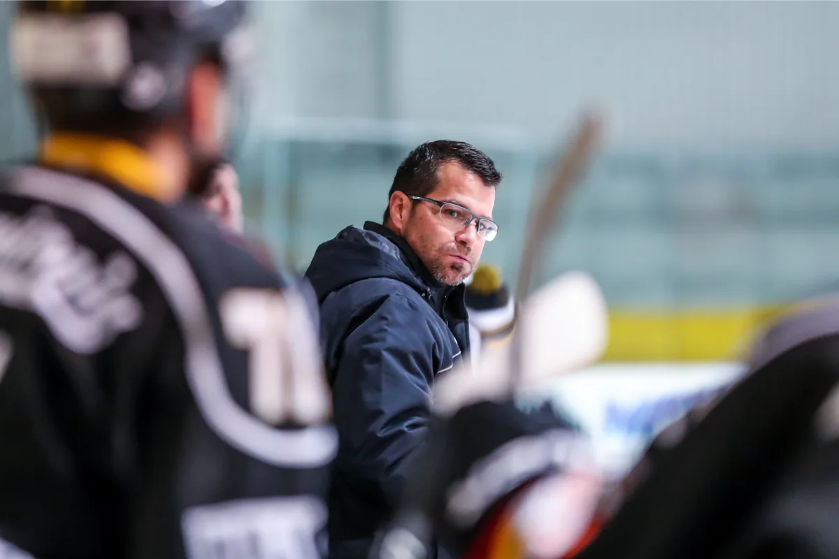 sport_16022017_eishockey_crm_09_preview Für Roger Keller hat die Abschiedstournee beim EHC Wetzikon begonnen.