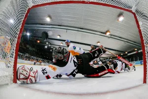 sport_09022018_eishockey_crm_03_preview Basel-Torhüter Fabio Haller zeigt in der Serie gegen Dübendorf überaus starke Leistungen.