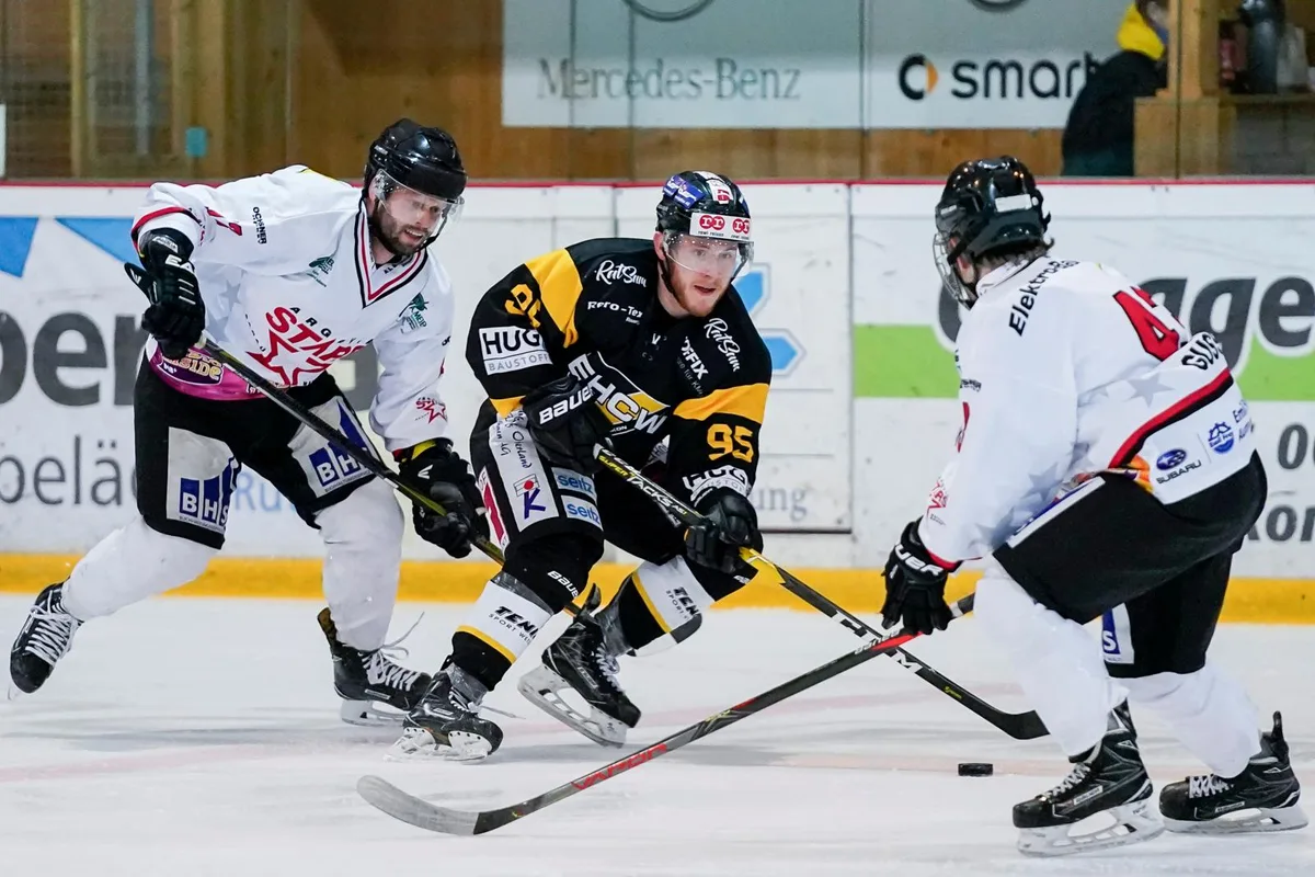 sport_11022020_eishockey_crm_11_preview Zwei sind mehr als Einer: EHCW-Stürmer Gianni Brandi sieht sich vor Probleme gestellt.
