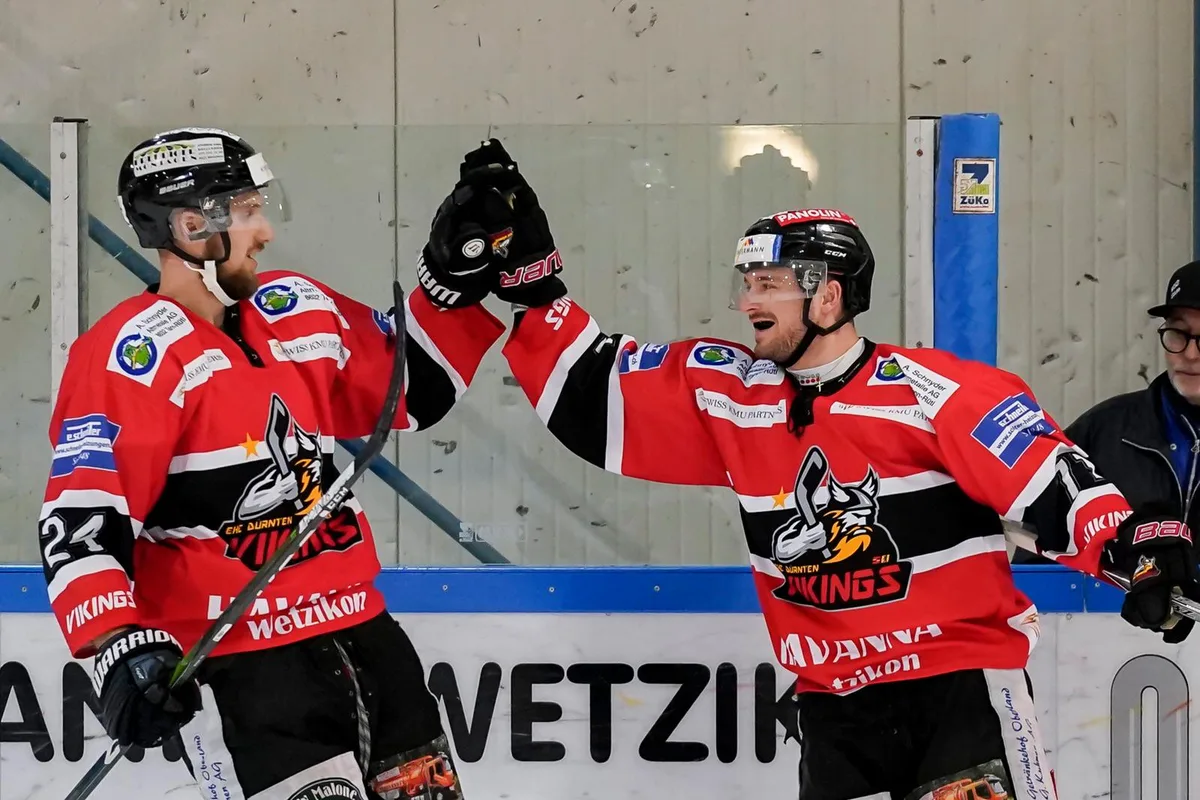 sport_22022020_eishockey2_crm_09_preview Die Vikings (Maurice Humbert, links) legten in der Halbfinal-Serie gegen Bassersdorf vor.