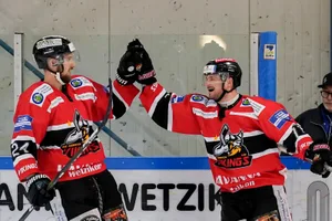 sport_22022020_eishockey2_crm_09_preview Die Vikings (Maurice Humbert, links) legten in der Halbfinal-Serie gegen Bassersdorf vor.