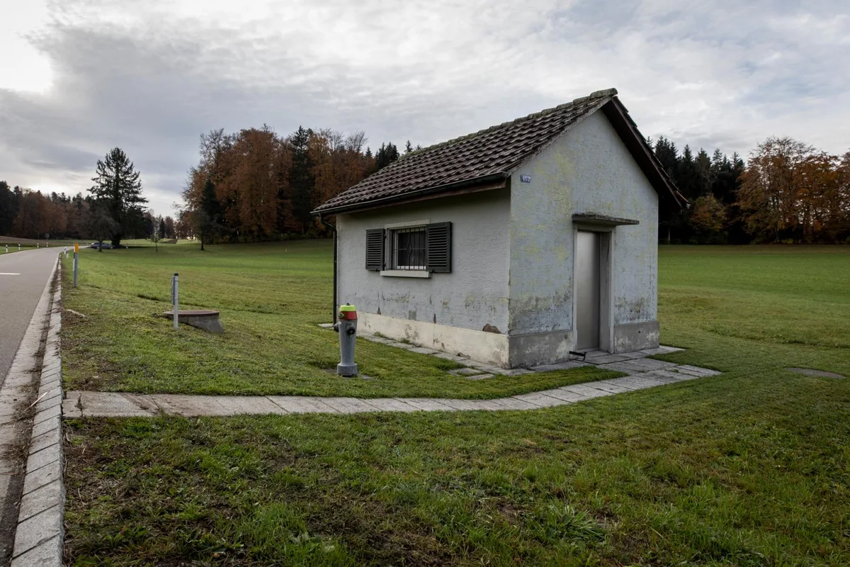 uster_07112019_pumpwerk_crm_3_preview Zwölf Grundwasserfassungen in der Region weisen erhöhte Rückstände eines Fungizid-Wirkstoffs auf., Im Bezirk Uster weisen unter anderem Grundwasserfassungen in Uster und Wangen-Brüttisellen erhöhte Werte aus., Im Bezirk Pfäffikon ist das Pumpwerk Mettlen in Pfäffikon und das Pumpwerk Riedt in Russikon betroffen., Im Bezirk Hinwil sind zwei Anlagen auf Gossauer Gemeindegebiet belastet.