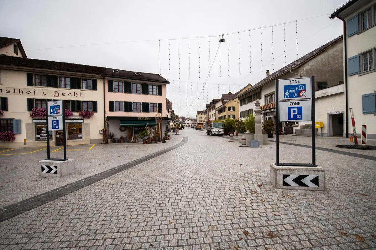 pfaeffikon_28102019_seestrasse_sbo_2_preview Auf der neuen Pfäffiker Begegnungszone läuft noch nicht alles so rund wie geplant.