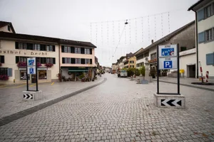 pfaeffikon_28102019_seestrasse_sbo_2_preview Auf der neuen Pfäffiker Begegnungszone läuft noch nicht alles so rund wie geplant.