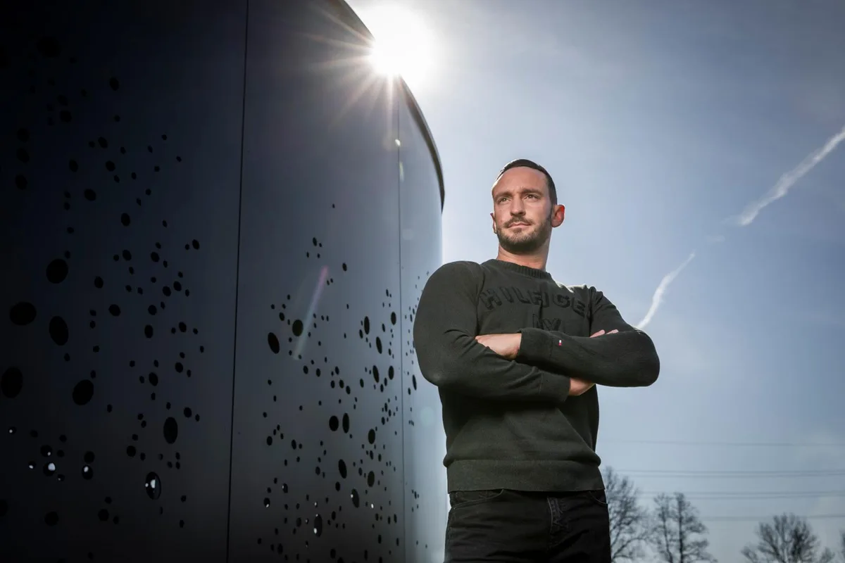 Dani Gassmann wohnt in Mönchaltorf mit seiner Freundin zusammen.