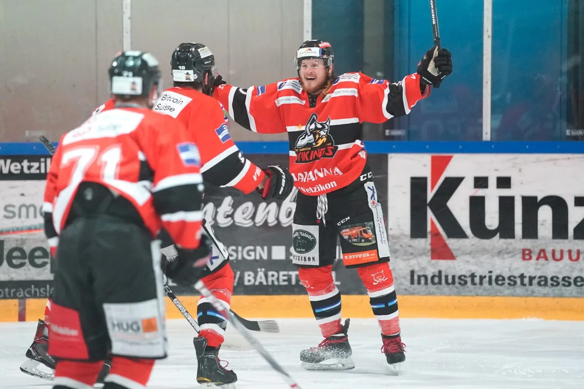 sport_07032020_eievikings_dku__6__preview Ein Abo aufs Finalticket: Die Dürnten Vikings (Mario Senn, rechts) standen zum sechsten Mal im Ostschweizer Final.