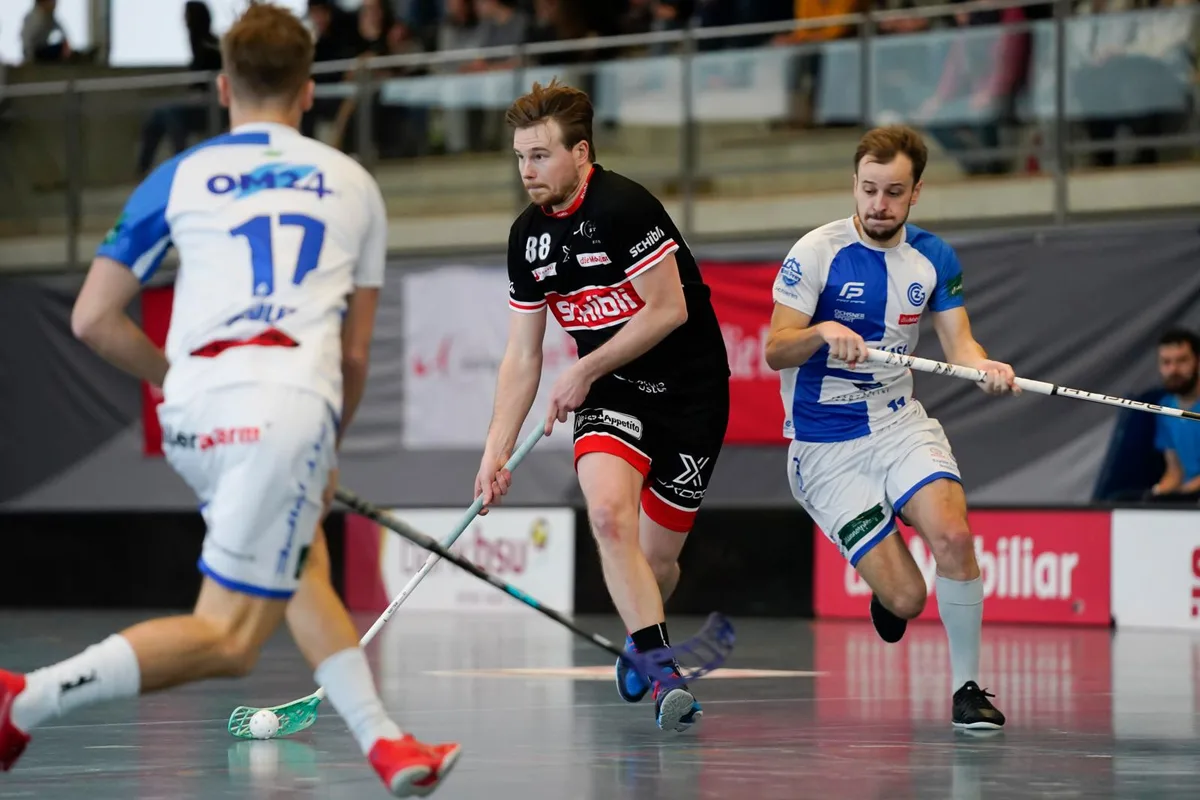sport_09022020_unihockey_crm_13_preview Markus Kulmala (Mitte) stürmt auch nächste Saison für den UHC Uster.