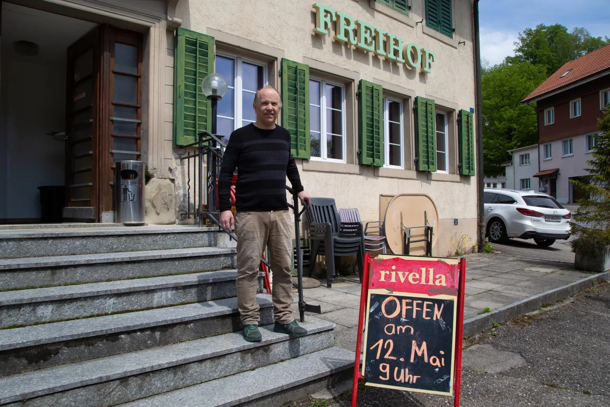 André Reichmuth, Wirt Restaurant Freihof, hofft auf die Treue der Stammgäste., Der Betreiber der Pizzeria Leone hat schwierige Wochen hinter sich., Vesel Veseli freut sich, das Restaurant Landenberg wieder für die Gäste zu öffnen., Markus Kradolfer hat das Restaurant Bahnhof bereits auf Vordermann gebracht., Luzia und Peter Aeschlimann schätzen die Unterstützung der Gemeinde hoch ein.
