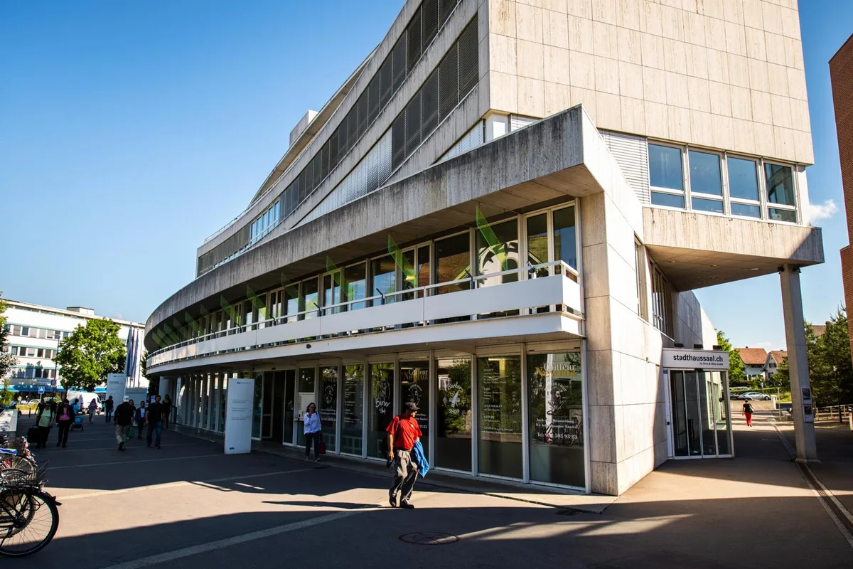 effretikon_13062019_stadthaus_sbo_1_preview Geht es nach dem Stadtrat, dann sollen im Illnau-Effretiker Stadthaus künftig LED-Lämpchen leuchten.