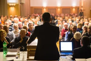 rueti_07122015_gemeindeversammlung_sbo_8_preview So dicht gedrängt wie an dieser Gemeindeversammlung im Jahr 2015 wird so schnell niemand mehr sitzen.