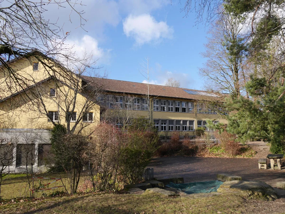 schulhaus_schlatt_03_preview Die Geschicke der Schule Schlatt wird in Zukunft Andreas Derrer leiten.