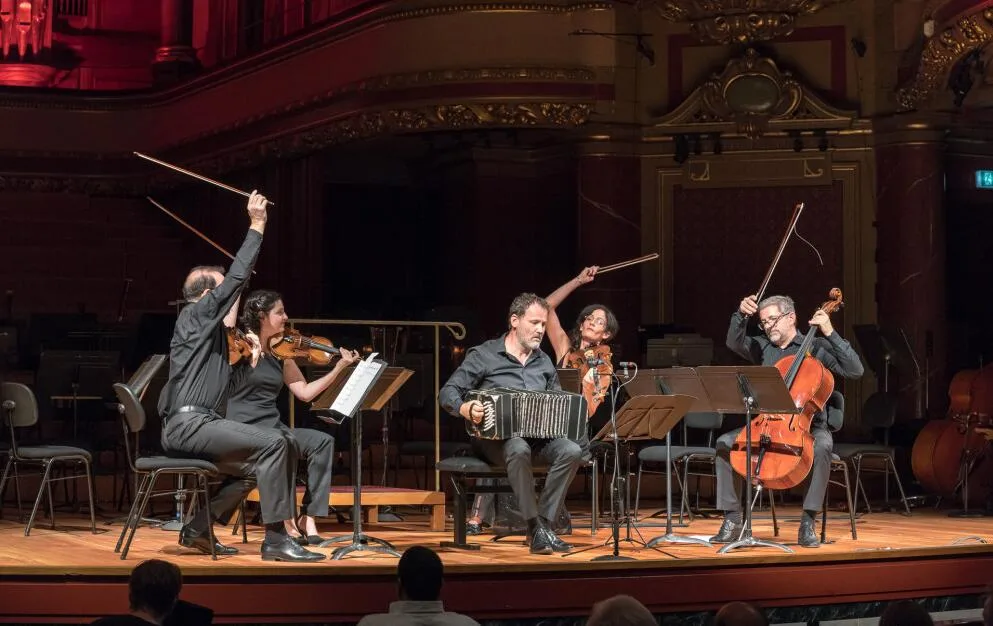 Der Verein Top Klassik Zürcher Oberland organisiert regelmässig Konzerte. , Wie auch das Orchester Collegium Cantorum profitiert der Verein weiterhin von Beiträgen der Stadt Wetzikon.