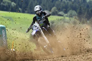 388712353_highres_preview Von der Konkurrenz gejagt: Franco Betschart startet als Titelverteidiger in die verkürzte Motocross-Saison.