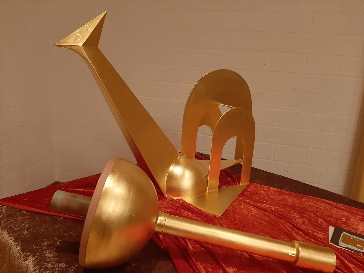 Der goldene Hahn ziert bald wieder die Spitze des Kirchturms in Bichelsee.