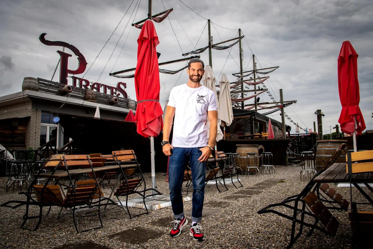 hinwil_03072020_tobiasrentschpirates_sbo_1_preview Er sorgt für frischen Wind: Tobias Rentsch ist seit Anfang Juli neuer Geschäftsführer im «Pirates»., Für seinen neuen Job hat sich der Berner vor kurzem in Maur am Greifensee niedergelassen.