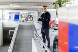 hinwil_21072020_maskenautomat_crm_4_preview Styn Haueter ist einer der drei Jungunternehmer, die den Maskenautomaten entwickelt haben. , Visualisierung eines Maskenautomaten.