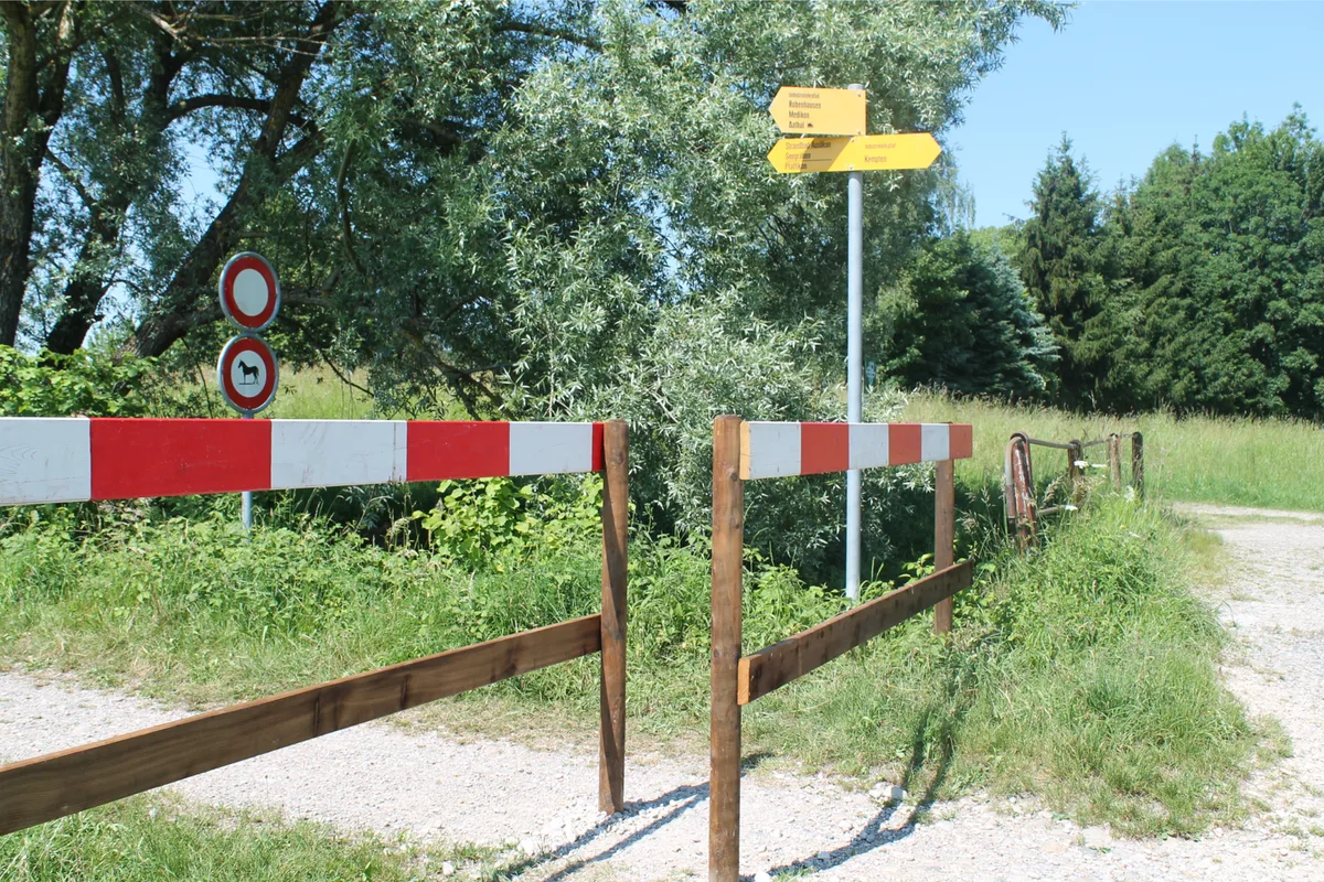 img_8984_preview Velofahrer müssen im Naturschutzgebiet am Pfäffikersee eigentlich absteigen und zu Fuss gehen., Weil das allgemeine Fahrverbot in letzter Zeit vermehrt missachtet wird, hat die Stadtpolizei Wetzikon eine Kontrolle gemacht.