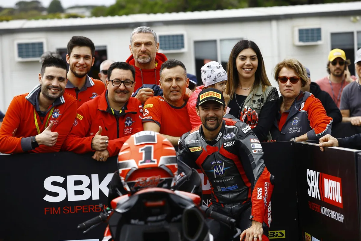 wsbk%20phillip%20island%20wss%20sob%20odp%20641_preview Da war die Welt noch in Ordnung: Randy Krummenacher posiert in Australien als MV-Agusta-Pilot.