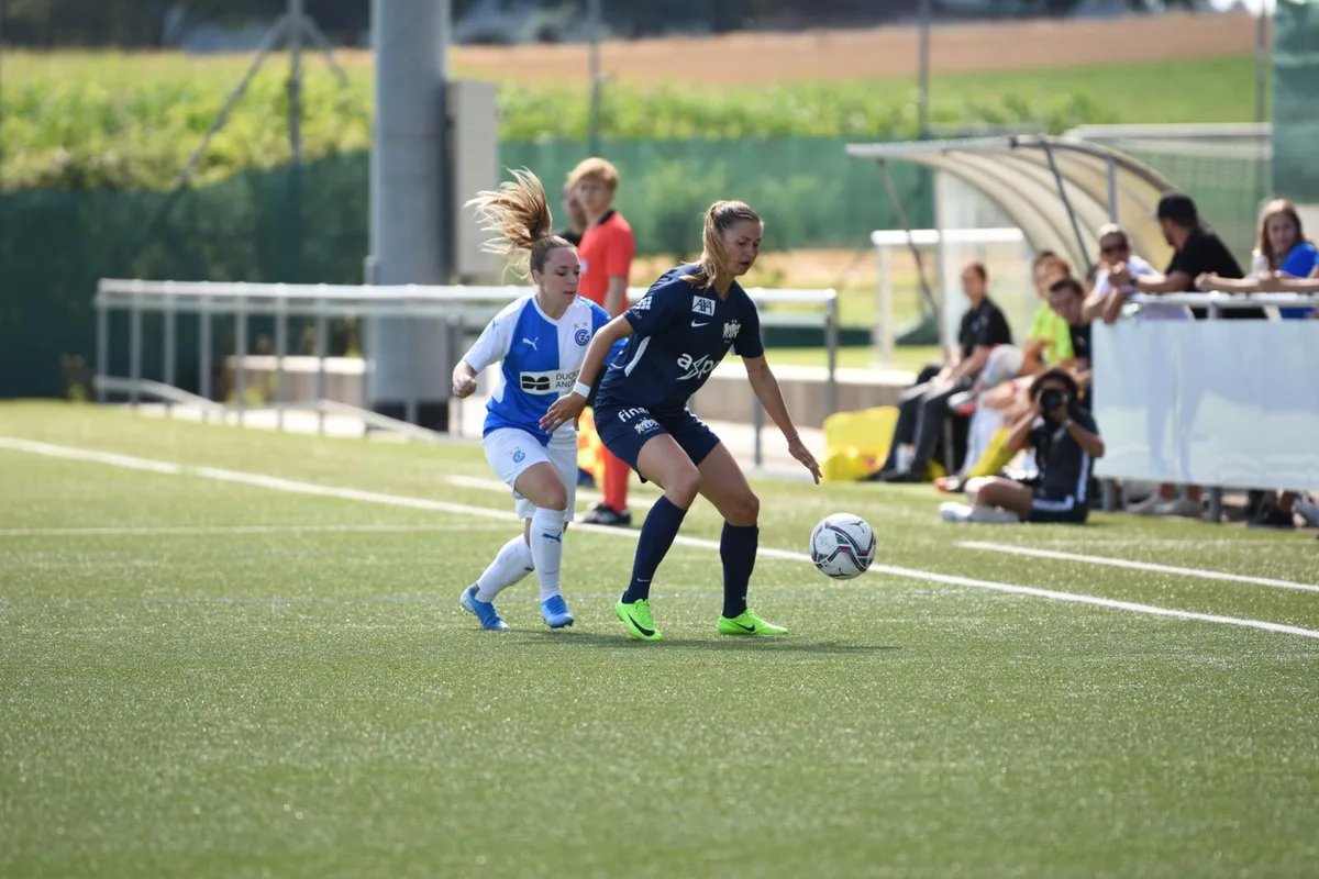 01%20dsc_4022_preview Oft das Nachsehen gegen die FCZ-Frauen: GC-Verteidigerin Sarah Steinmann (links) im Duell mit Barla Deplazes., 1992 holten sich die Schwerzenbacher Frauen erstmals den Cuptitel., Die Gockhauser Ex-Spielerin Mirjam Dobler ist bei den GC-Frauen für die Finanzen zuständig., Noch immer treffsicher: Caroline Müller trug schon 2004 das Schwerzenbacher Trikot., Die Fehraltorferin Ramona Armuzzi prägte über ein Jahrzehnt die Nachwuchsabteilung., Die Dübendorferin Claudia Donatsch steht der Fussball-Sektion der GC-Frauen vor., Evelyne Zimmermann war Trainerin und Assistentin – jetzt fungiert die Dübendorferin als NLA-Teammanagerin.