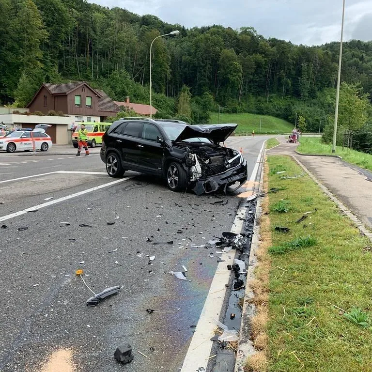 Zwei Personenwagen kollidierten gestern Abend auf der Tösstalstrasse. Schwer verletzt wurde niemand.