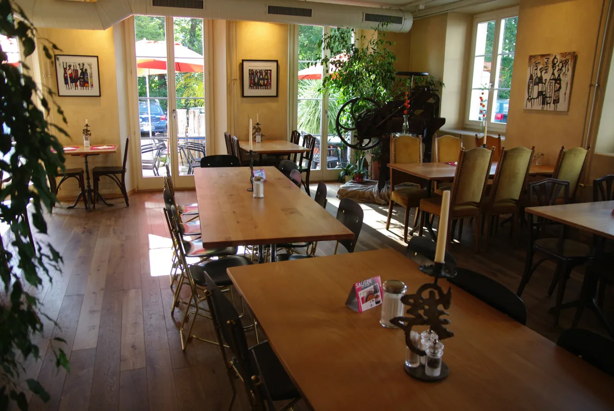 1351627_preview Das Restaurant Rampe in Bubikon ist in der Kategorie Classic nominiert., Gasthof Sunnebad - das Restaurant aus Sternenberg hofft auf einen Preis in der Kategorie Classic., Das House of Mezze in Uster kann einen Preis für die Internationale Küche erlangen., Der renovierte Alpenblick in Gossau ist als klassisches Restaurant nominiert.