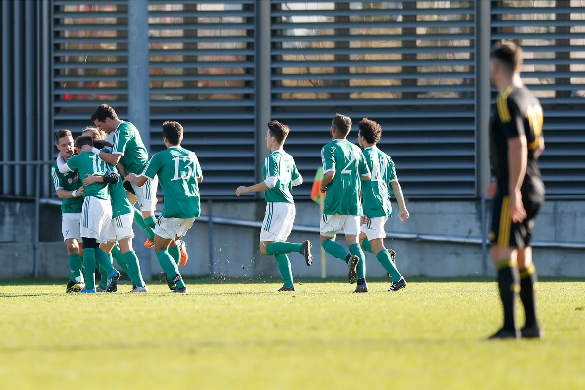 Ob es für die Brüttiseller in der neuen Saison wieder viel zu bejubeln gibt?, Ein weiteres Jahr an der Seitenlinie: Robert Merlo vom FC Brüttisellen-Dietlikon.