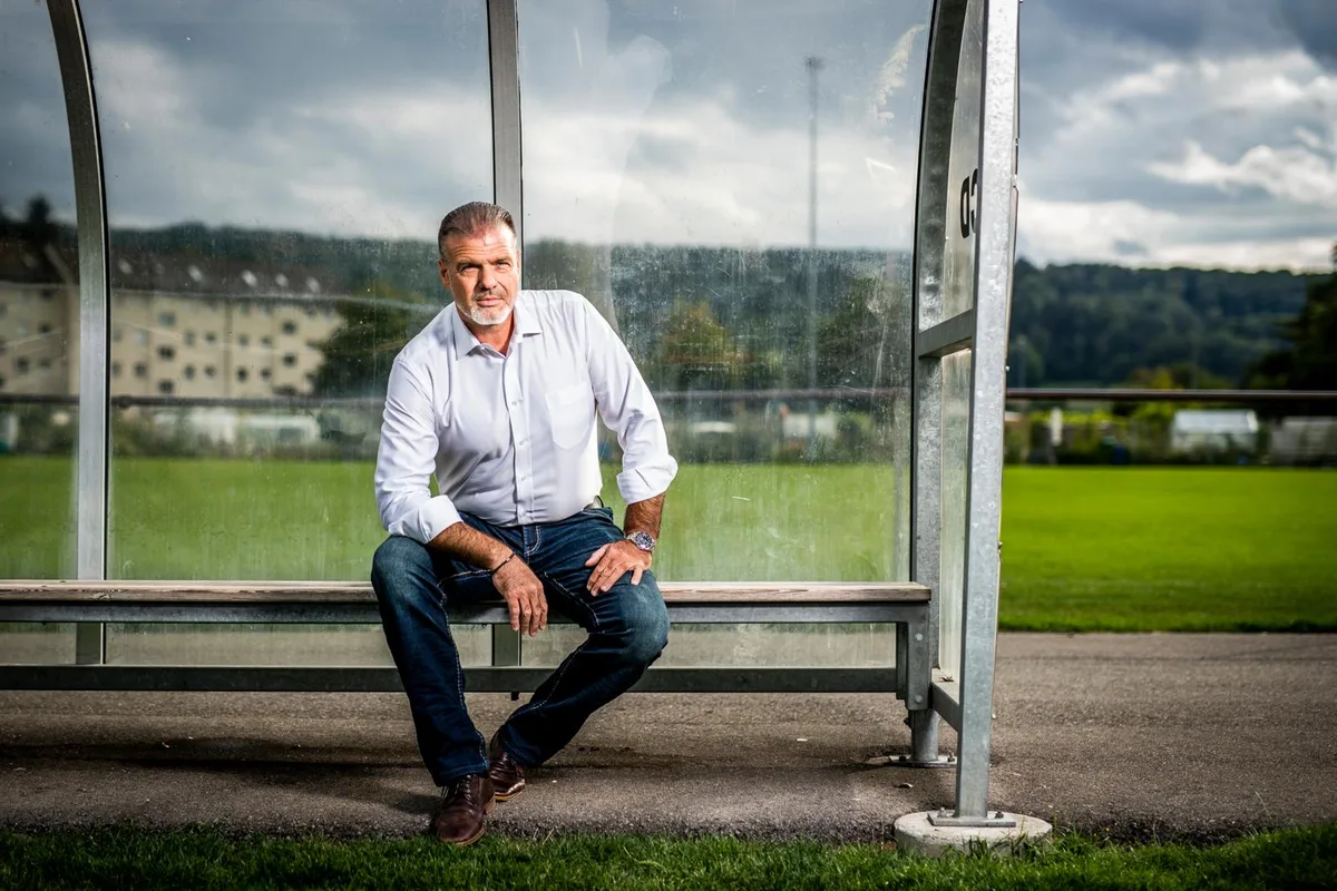 Markus Herzog auf der Spielerbank im Zelgli. Eigentlich würde er sich gerne zurückziehen.