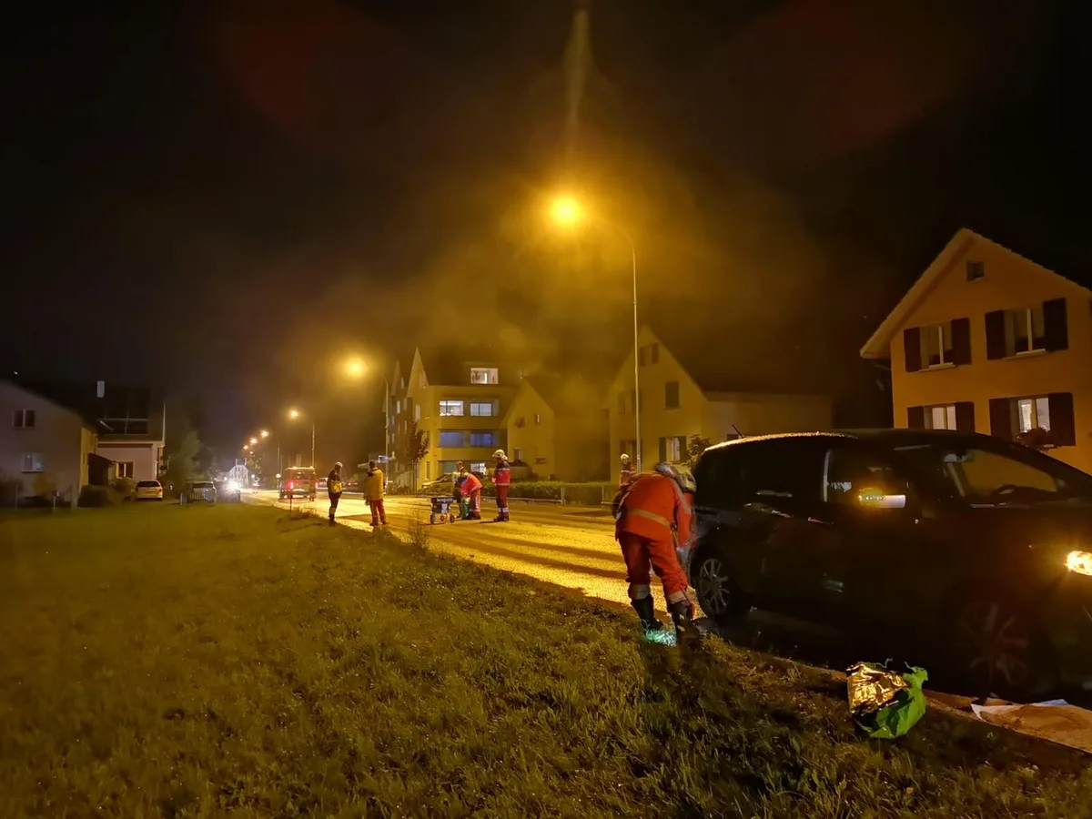 26e7bd43-db90-40e8-9e97-362b6795dcf9_preview 15 Feuerwehrmänner standen am Sonntagabend im Einsatz.