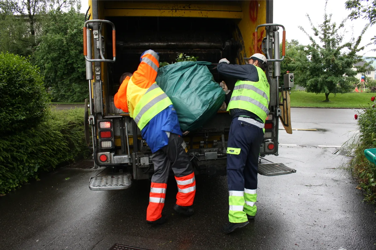 An der Gemeindeversammlung diskutierten die Weisslinger die neue Abfallverordnung., Grüngut-Abfall wird künftig nach dem Verursacherprinzip berappt - zum Unmut vieler Gartenbesitzer.
