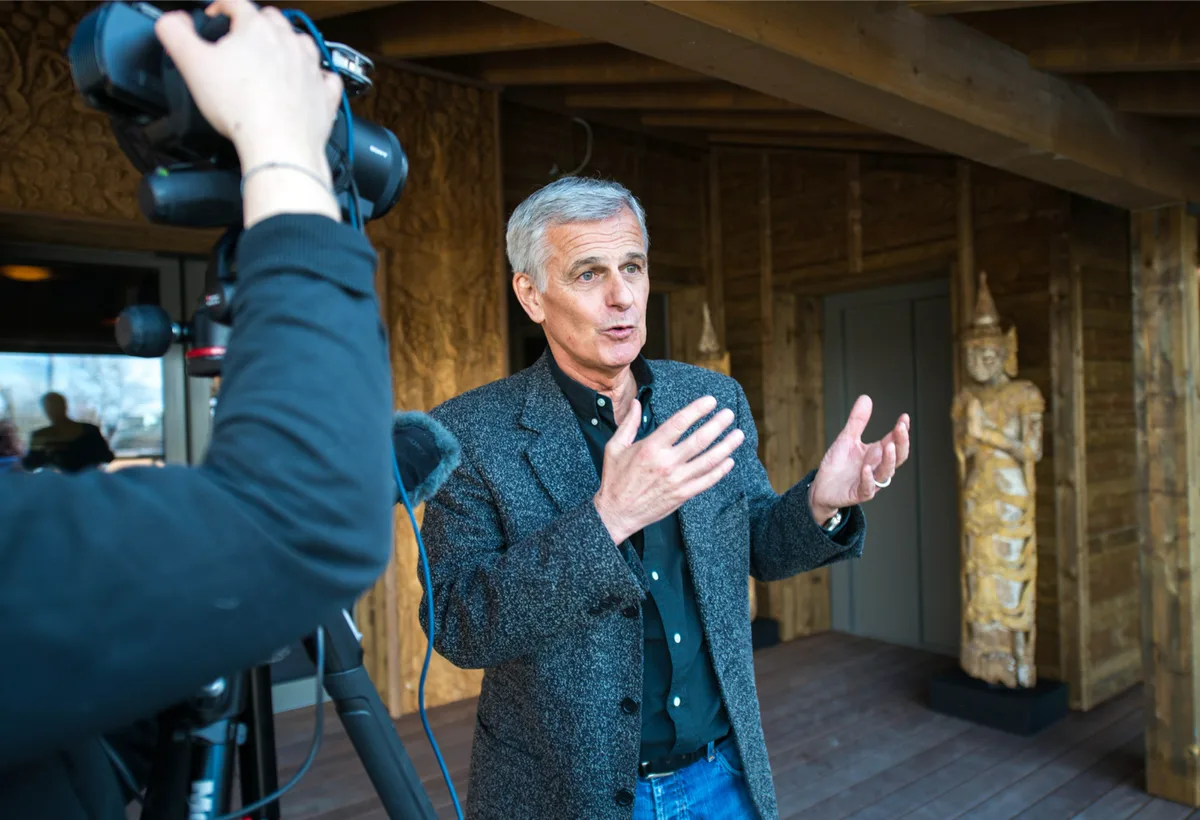 rapperswil_25022015_knieskinderzoo_sbo_42_preview Elefantenflüsterer: Franco Knie senior ist froh, dass er den einst so schüchternen Bullen Thisiam nie aufgegeben hat.
