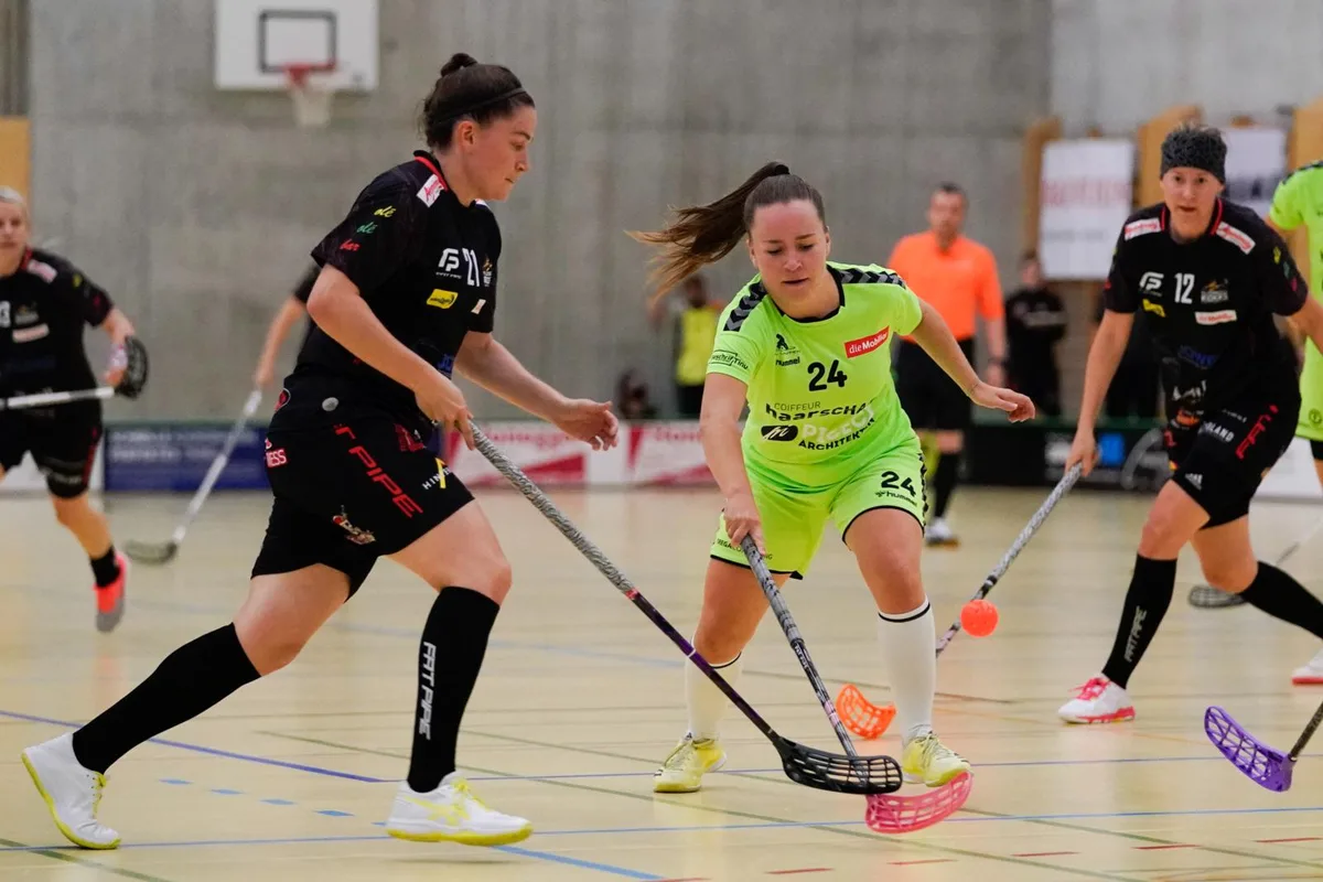 sport_12092020_unihockeylaupenriders_dku__5__preview Die Laupnerinnen ( Anouk Jonker, rechts) entschieden das Nachbarduell gegen die Floorball Riders für sich.