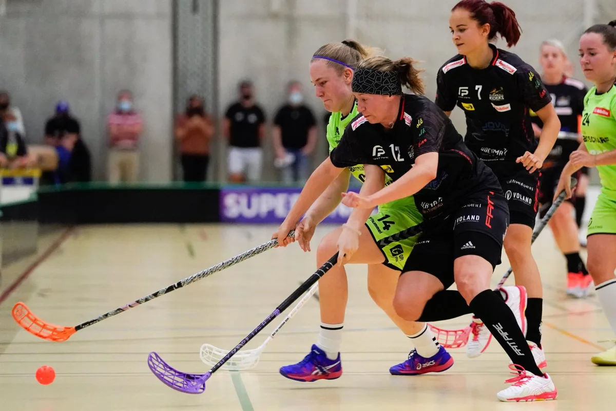 Trotz Ilna Autios (vorne) Ausgleich zum 6:6 gab es für die Floorbal Riders keine Punkte.