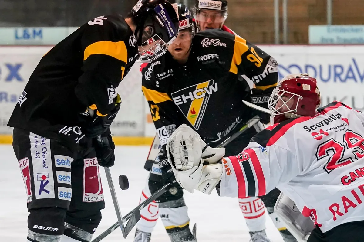sport_22022020_eishockey_crm_04_preview Auch Doppeltorschütze Gian-Andrea Thöny konnte die Wetziker Niederlage nicht verhindern.