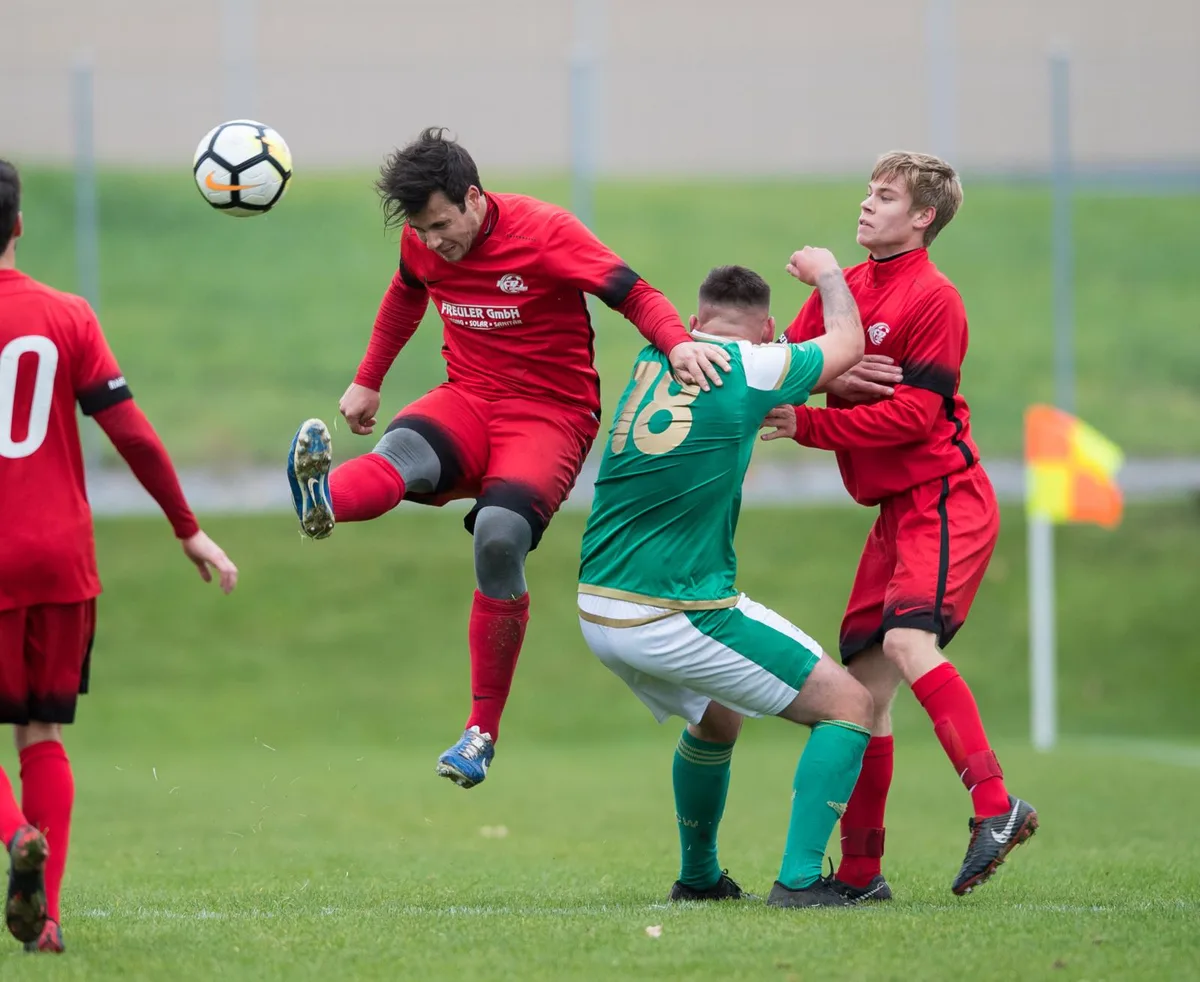 Geballte Kraft: Die neue IG Sport will die Interessen aller Sportvereine in Pfäffikon vertreten., Aktuell mit dabei: der FC, die ZO Pumas, die SLRG, der Tennisclub und der Turnverein., Giovanni Marti, Max Hächler und Andi Räz (v.l.n.r) bilden den interimistischen Vorstand.