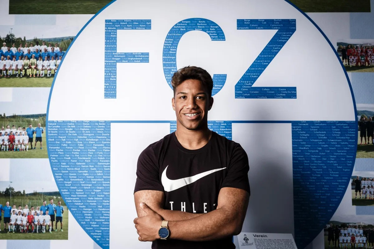 sport_17102017_kevin_ruegg_naz-2_preview Er spielt zwar nun in Italien, seinen Ex-Klub FC Zürich aber verfolgt Kevin Rüegg weiterhin genau., Mit der Schweizer U21-Nationalmannschaft hat sich Rüegg (rechts) soeben für die EM 2021 qualifiziert.