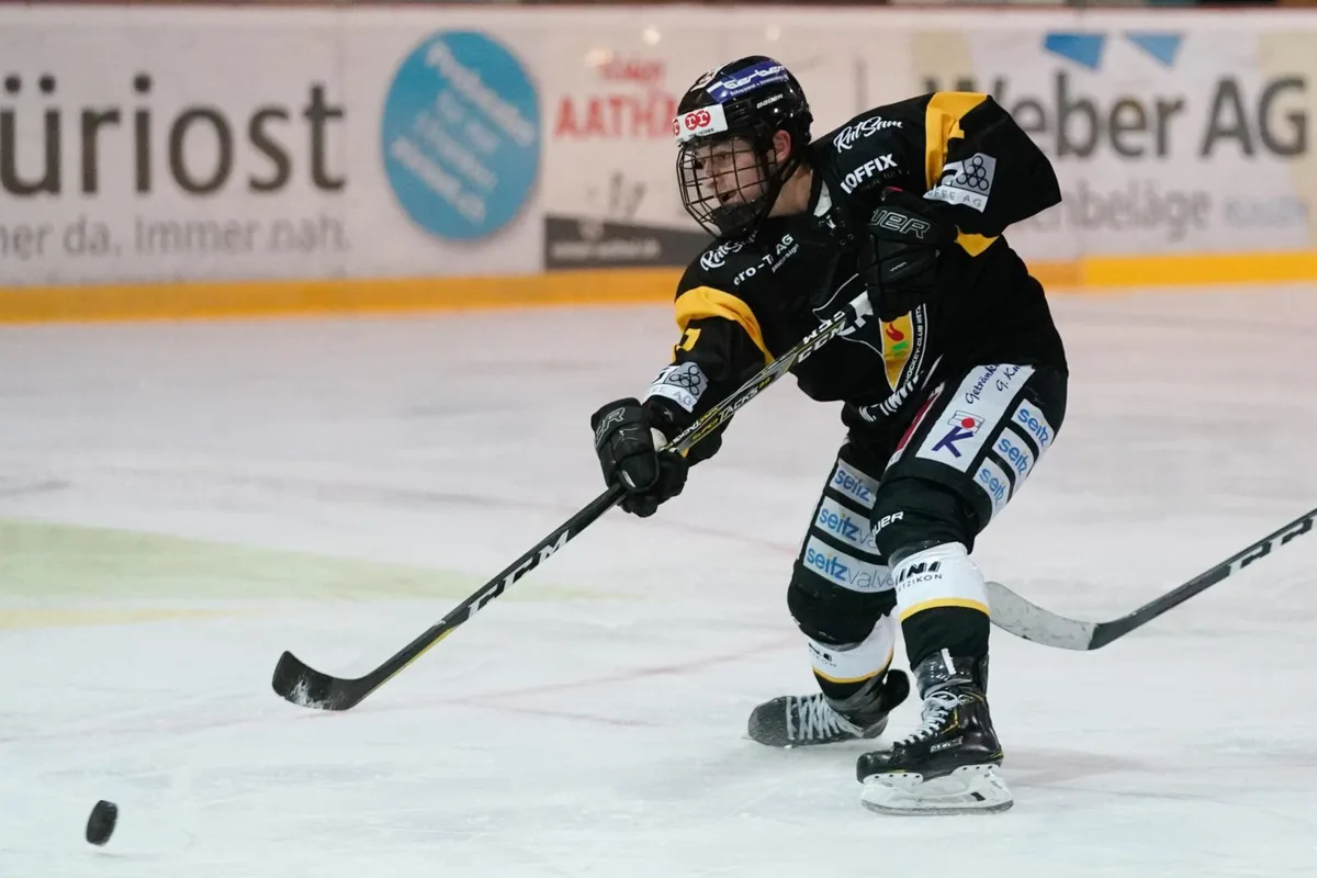 sport_30092020_eishockeywetzikonluzern_dku__5__preview Erfolgloser Versuch: Der EHC Wetzikon (im Bild Michael Jutz) kassierte in Burgdorf eine Niederlage.