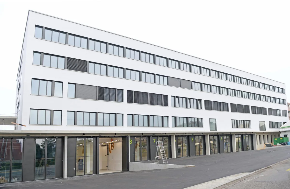 stadthaus-west_20200921_preview Das zweitgrösste Verwaltungsgebäude der Stadt Uster wird sukzessive von den Mitarbeitern bezogen.